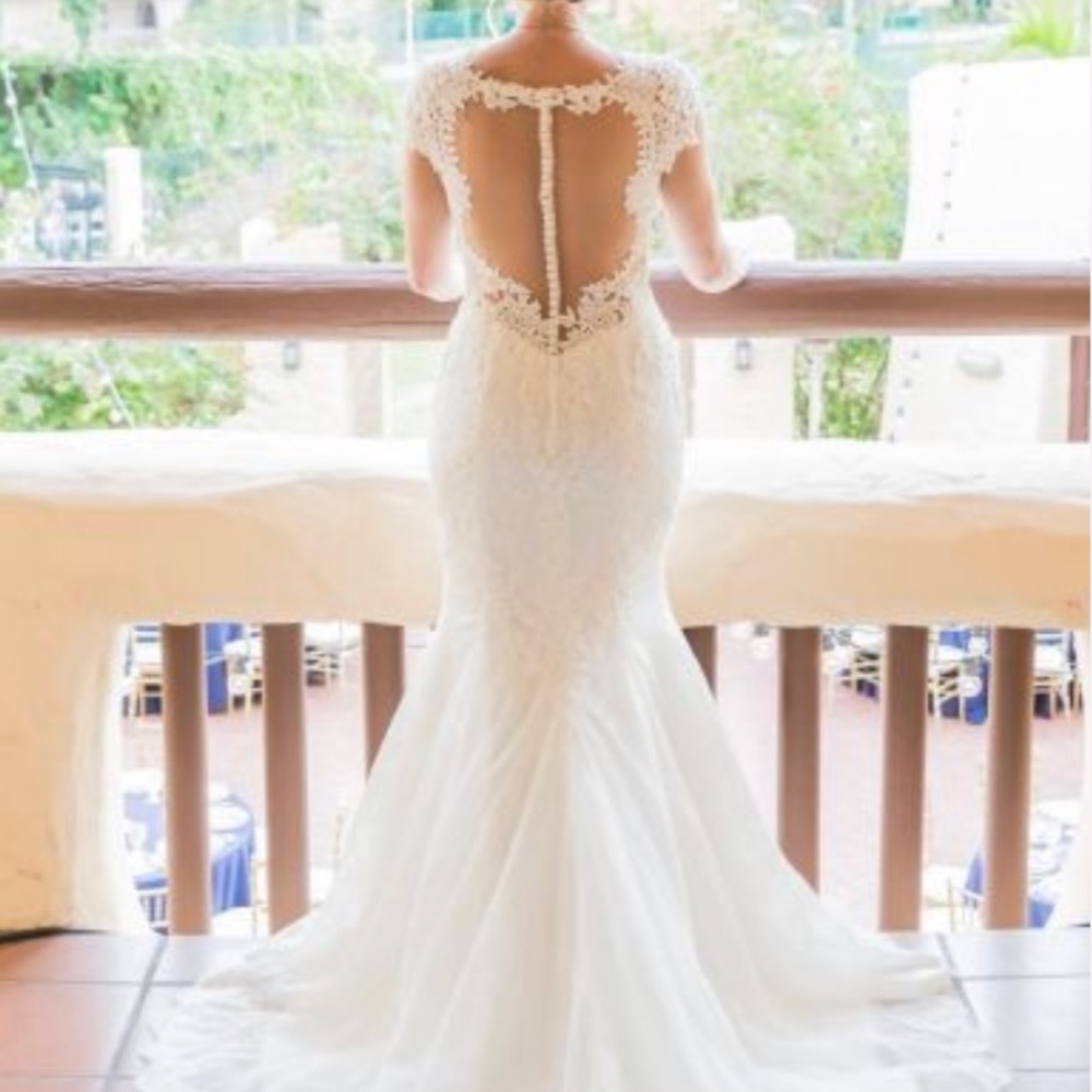 Beautiful size 6 Lillian West 6437 wedding dress!